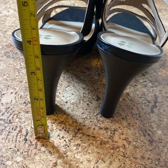 Naturalizer Black pumps - Picture 3 of 7
